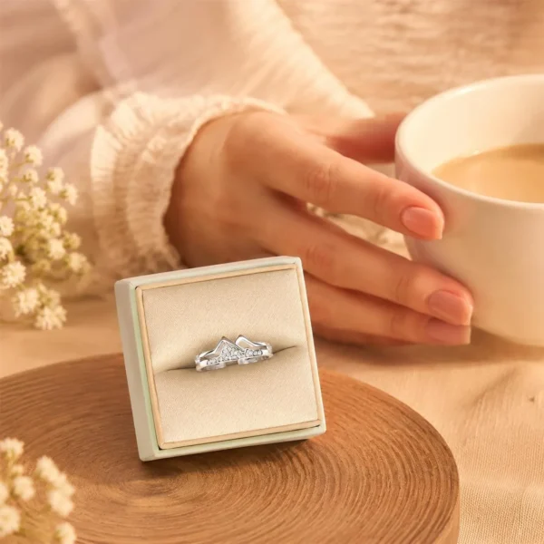 Mountain-shaped couple ring